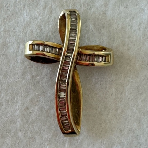 Zales Genuine Natural Diamond Baguette 10k Yellow Gold Cross Pendant Necklace - Picture 1 of 14